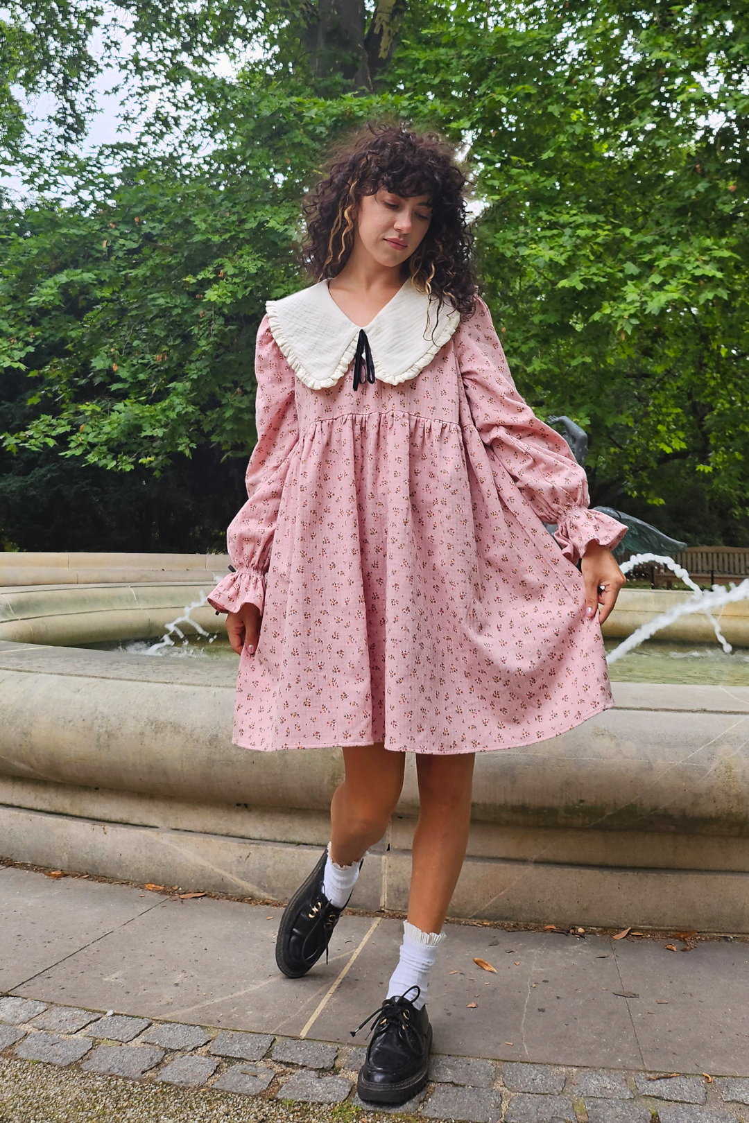 RÓŻOWA SUKIENKA WHISPERING FLOWER - obrazek 4