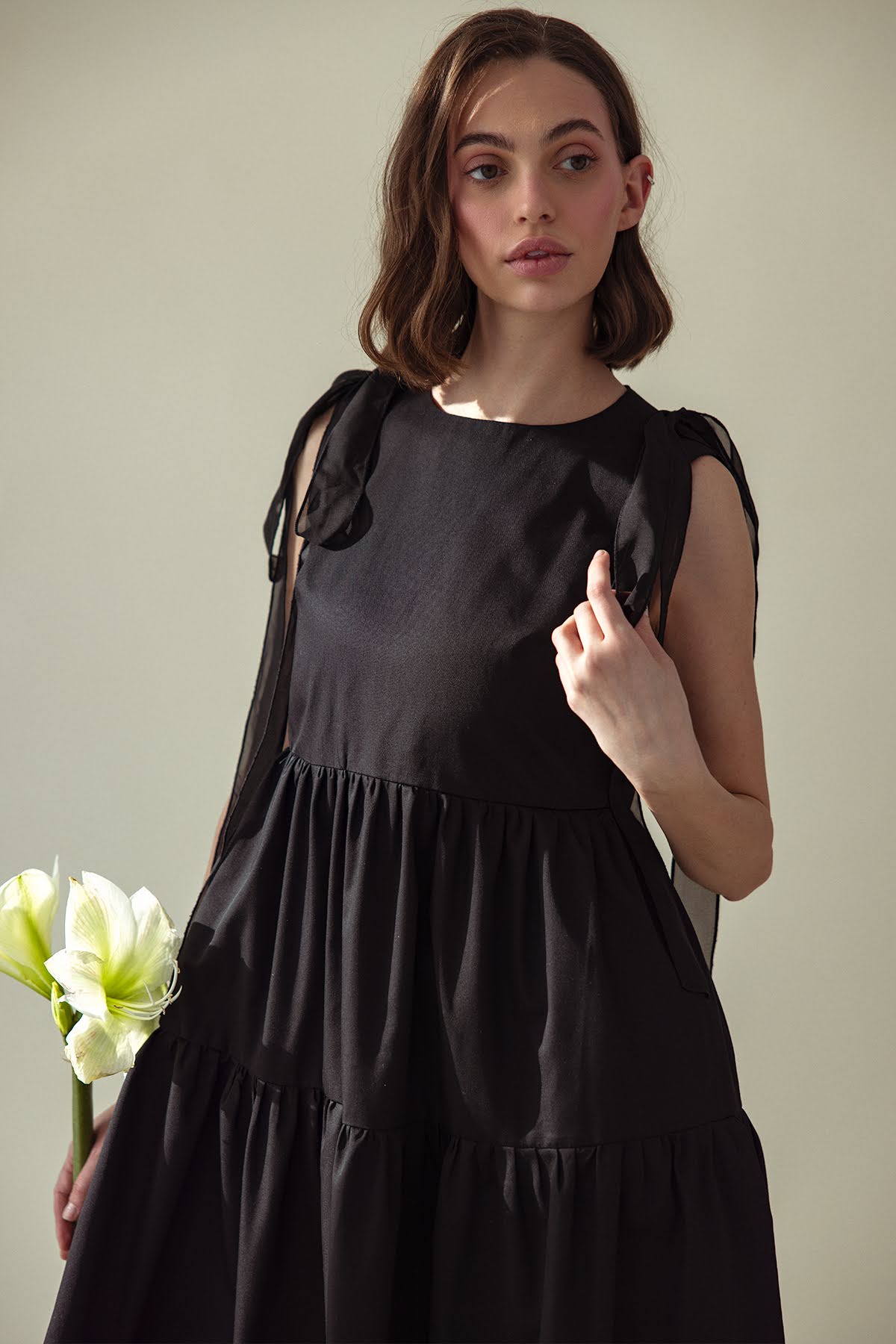 CZARNA SUKIENKA MIDI MIDNIGHT BOW - obrazek 2